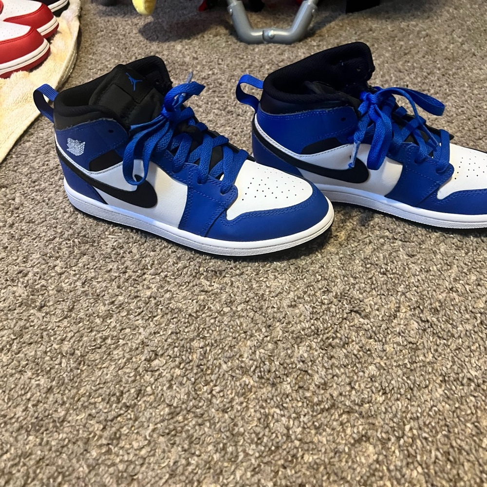Nike Kids Blue and Black Sneakers